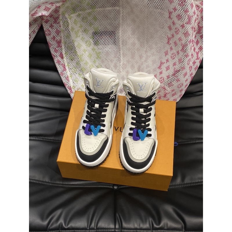l**is V*t*n sneakers